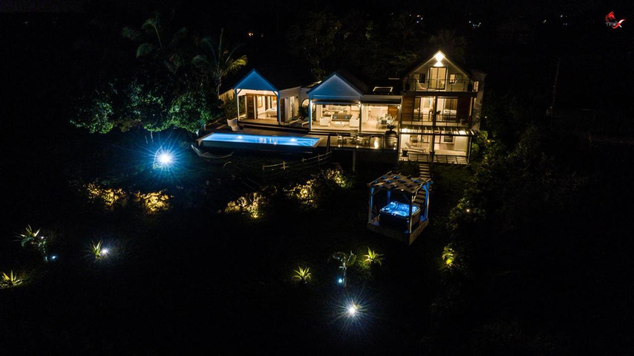 The View - Magnifique Villa Face A La Mer Sainte-Anne  Exterior photo